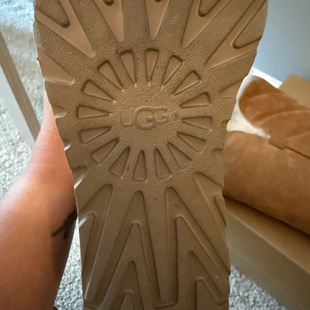 Chestnut knee high Uggs - Picture 2 of 2